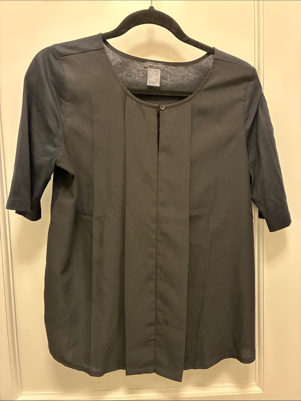 Ann Taylor Pleated Mixed-Media Keyhole Top Size M ⭐️